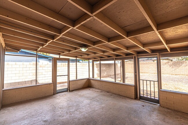 Building Photo - Great Property with a HUGE backyard in Tempe!