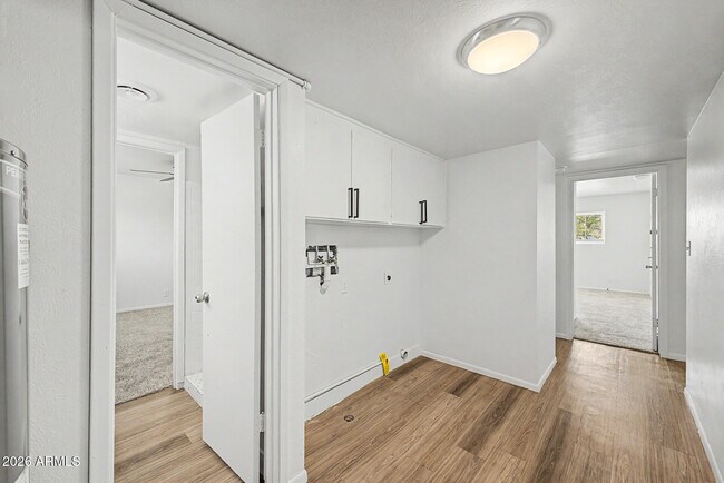 Building Photo - 317 N Elm St