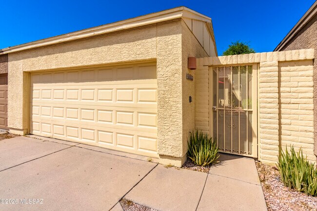 Building Photo - 2549 N Palo Santo Dr