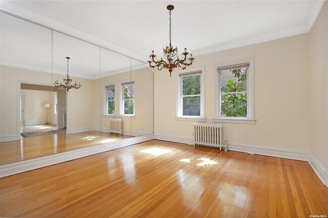 Building Photo - 20 Point Crescent