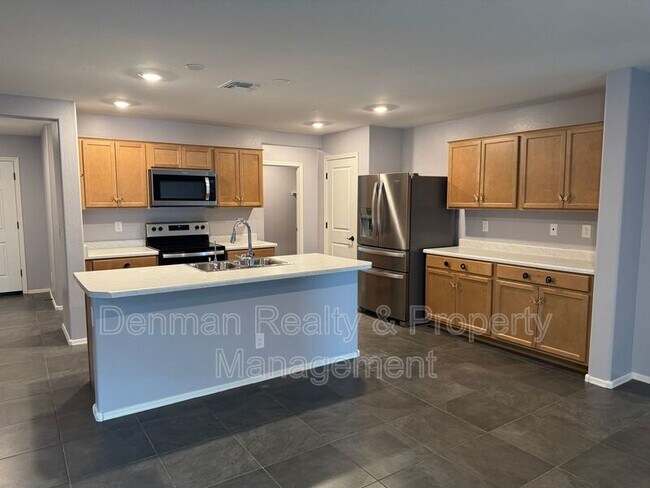 Building Photo - 1633 W Pinkley Ct