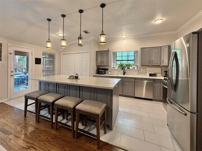 Building Photo - 42 Village Knoll Pl