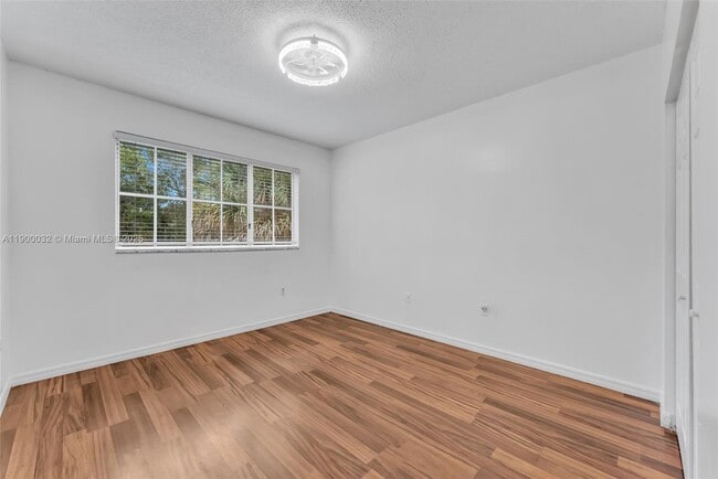 Building Photo - 2464 Centergate Dr