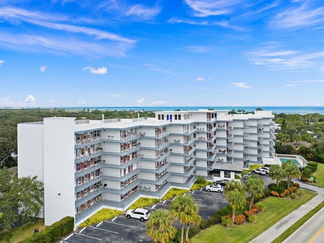 Building Photo - 935 E Causeway Blvd