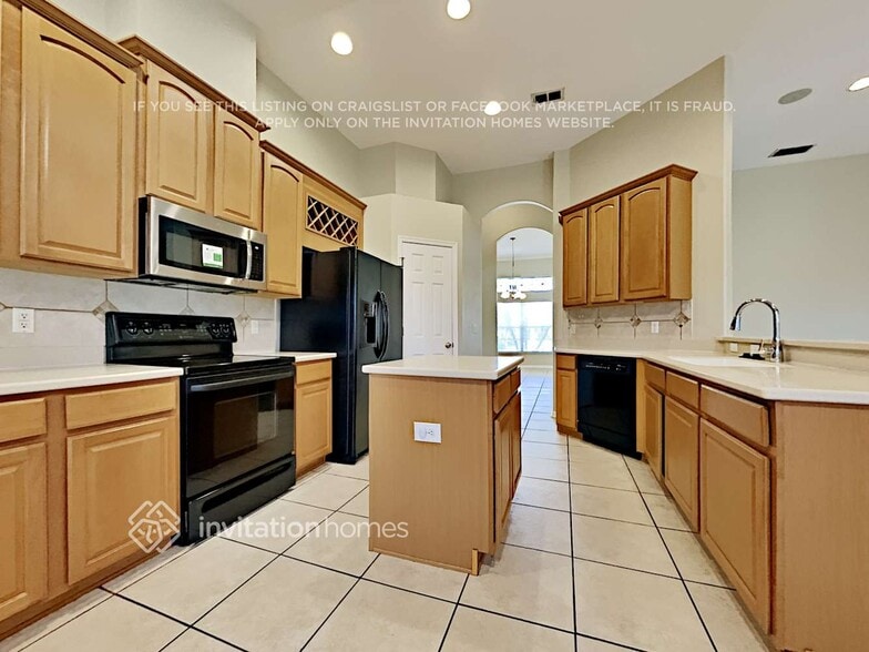 Building Photo - 899 Moonluster Dr