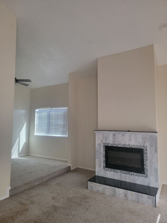 Building Photo - 3 Bed / 2 Bath Home with Pool, RV Parking & Private Balcony