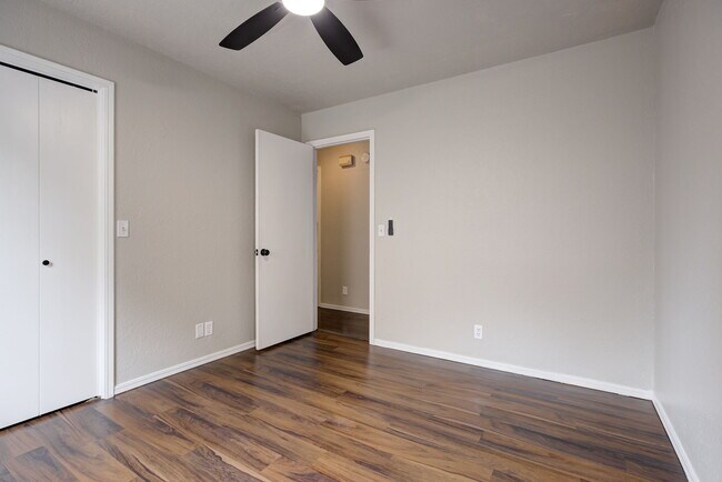 Building Photo - 605 Springwood St