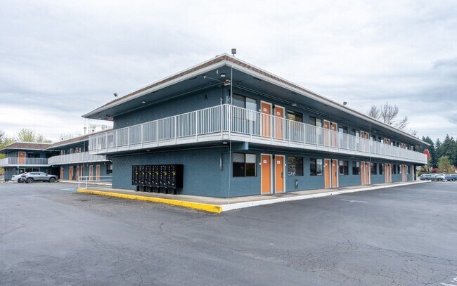 Building Photo - The Varsity West