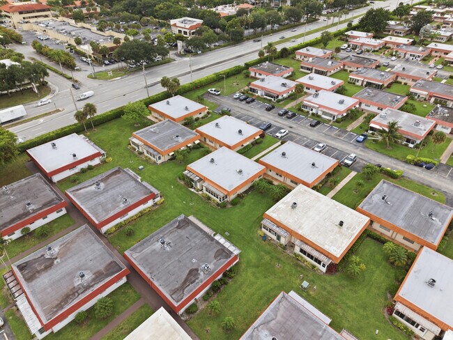 Building Photo - 28 Seville Dr