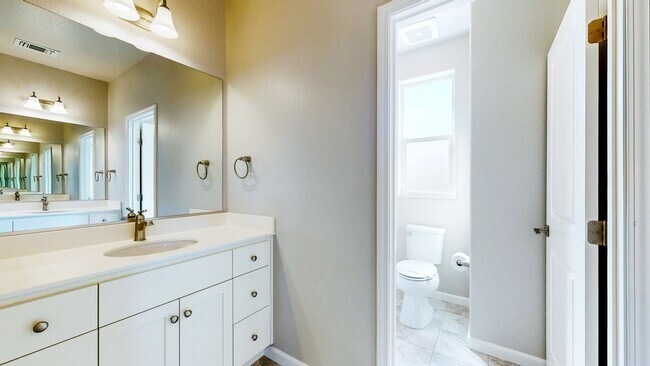 Building Photo - Rare Santa Rosa Four Bedroom house in Desi...