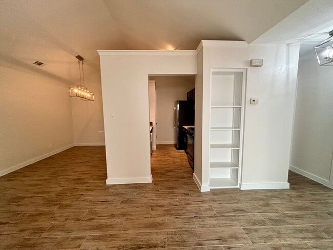 Building Photo - Brown Bark