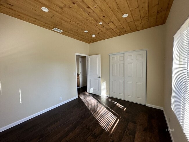 Building Photo - 52810 Sugar Pine Dr
