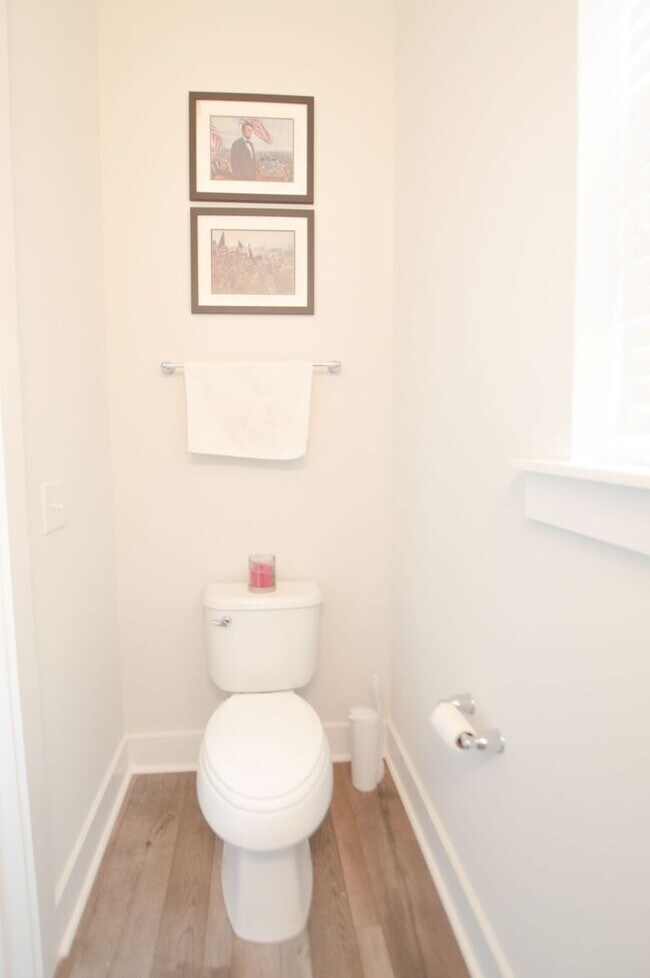 Building Photo - Charming Home in Mixson!