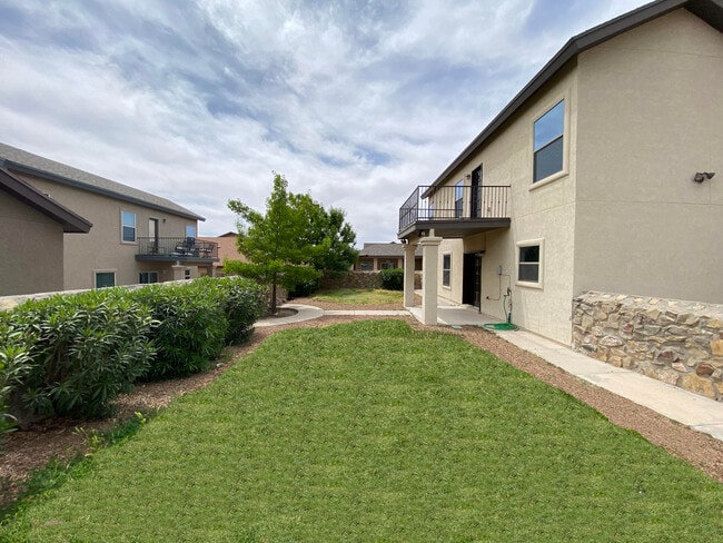 Building Photo - 7700 Oak Landing Drive