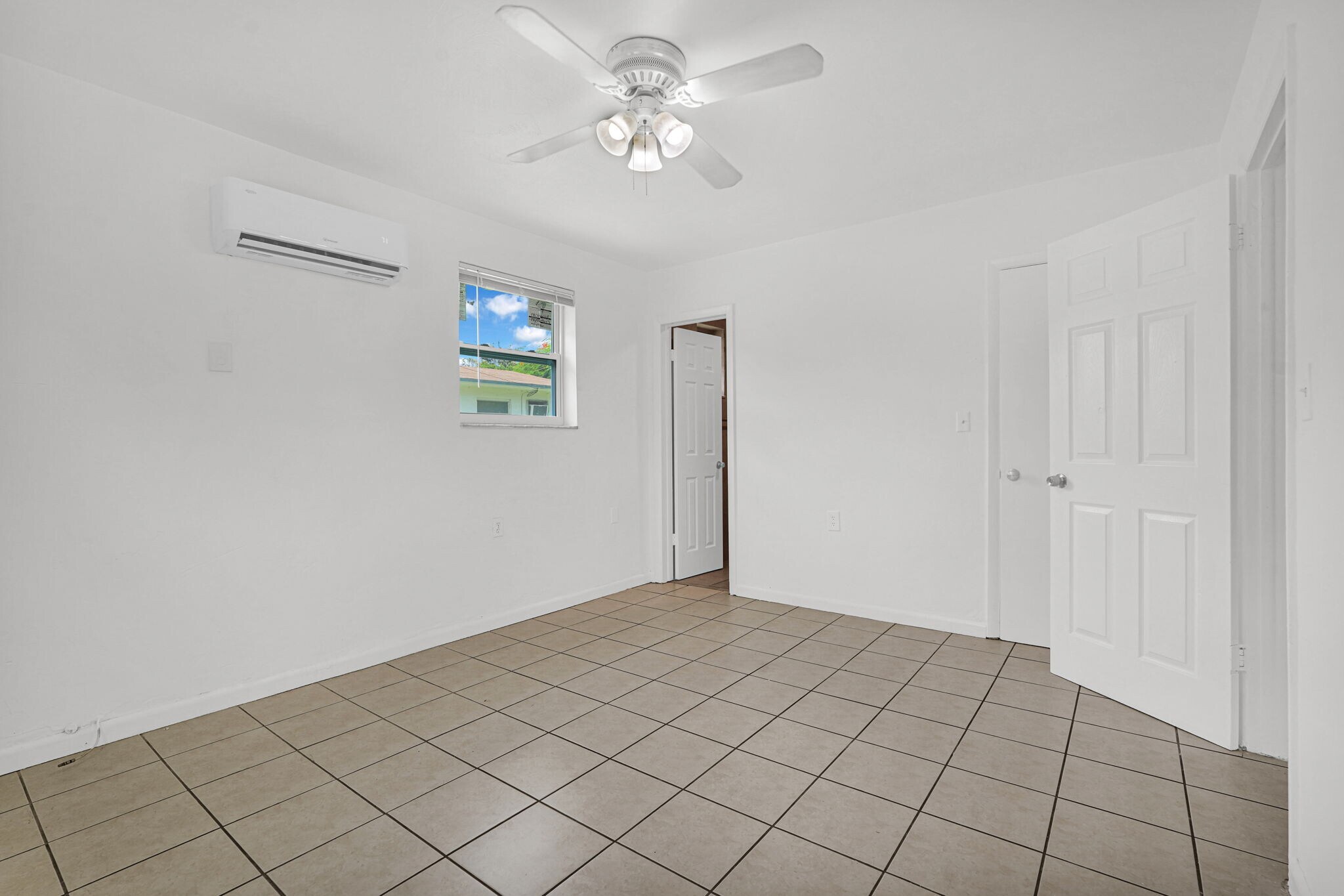 Building Photo - 558 NW 90th St