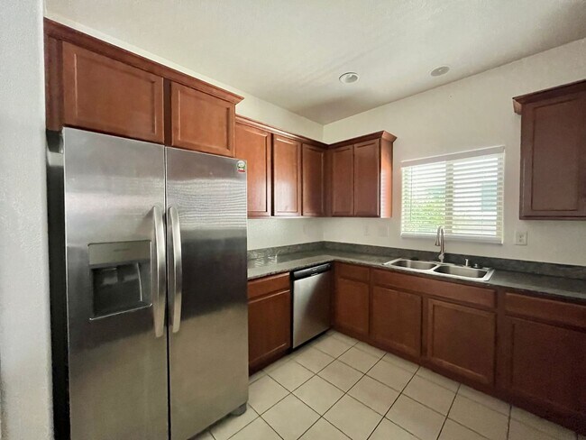 Building Photo - 9493 Alma Ridge Ave