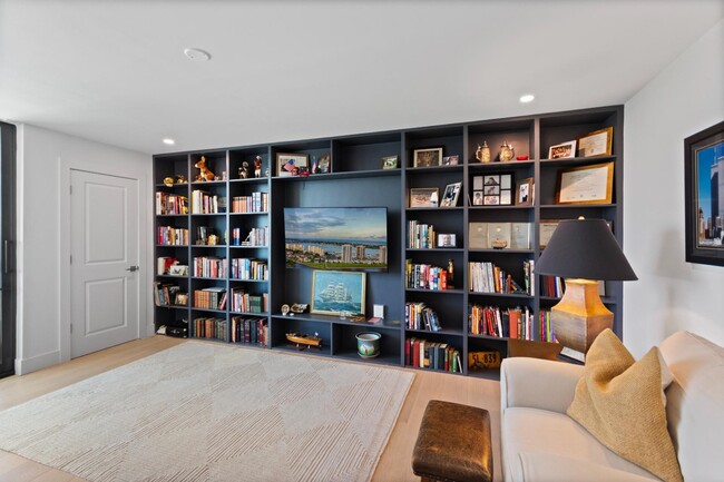 Building Photo - 115 Lakeshore Dr