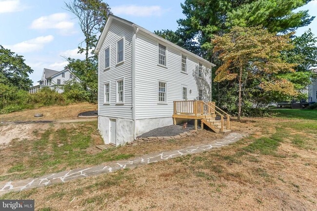 Primary Photo - 179 W Street Rd