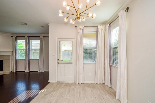Building Photo - 7015 Baitland Dr