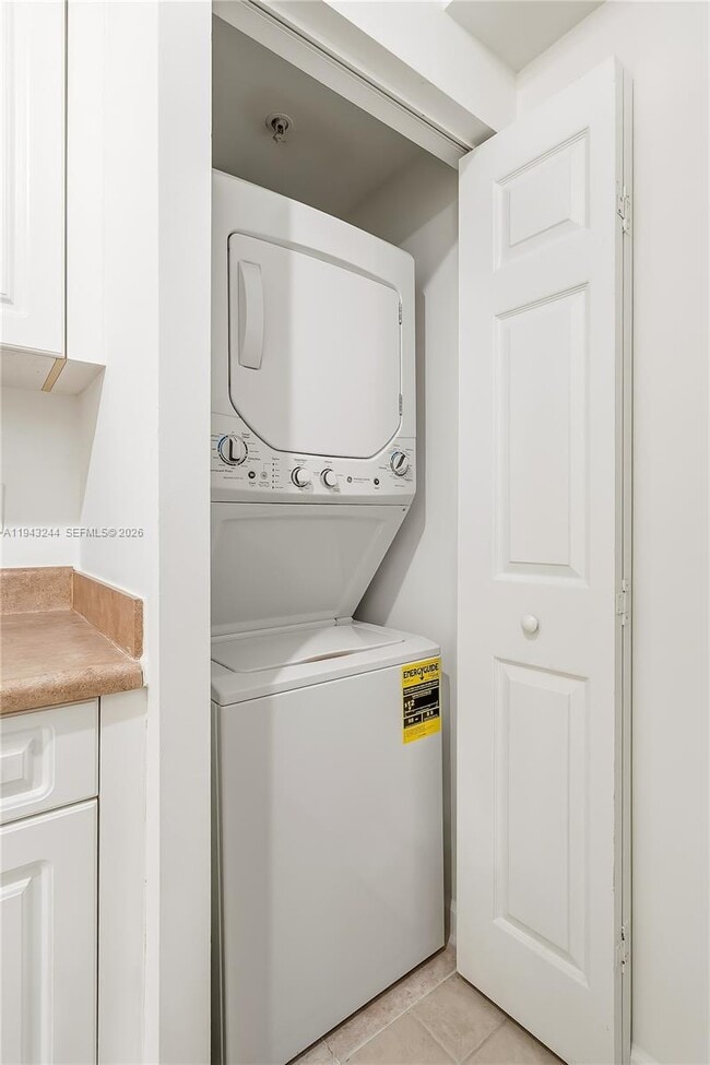 Building Photo - 17150 N Bay Rd