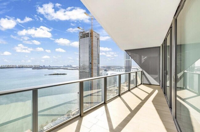 Building Photo - 460 NE 28th St