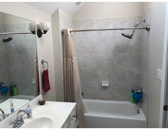Building Photo - 3940 Grandbridge Dr
