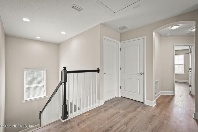 Building Photo - 99 Pondside Ln