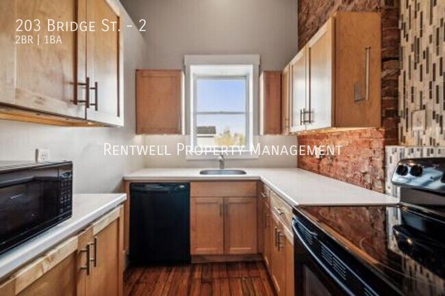 Building Photo - 203 Bridge St