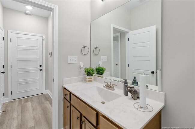 Building Photo - 101 E 6th Ave