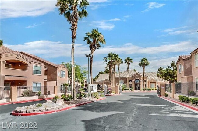 Building Photo - Spacious 2nd Floor Condo in Gated Community in West