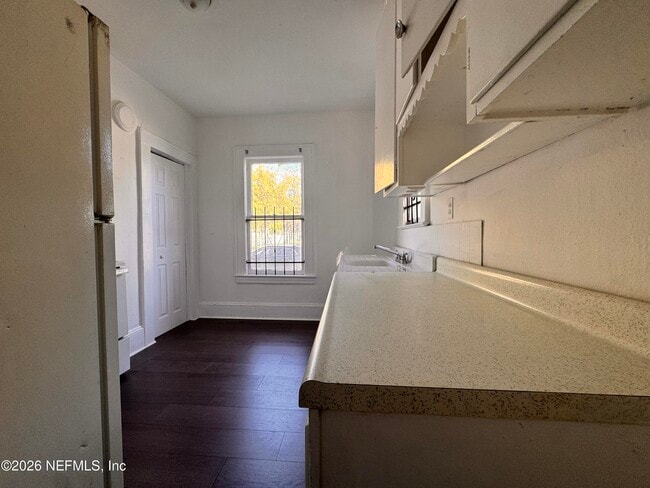 Building Photo - 3728 Silver St