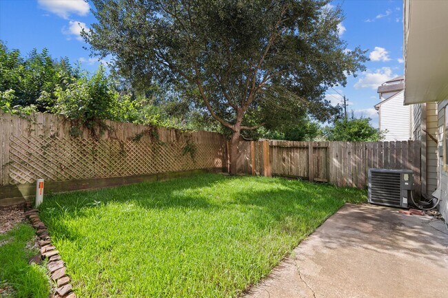 Building Photo - 3318 Clearview Villa Way