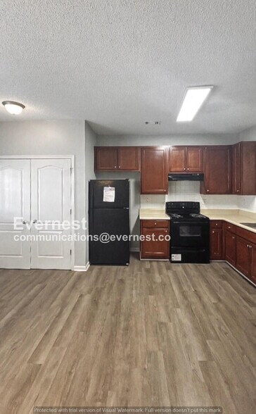 Building Photo - 8615 Thomas Ln