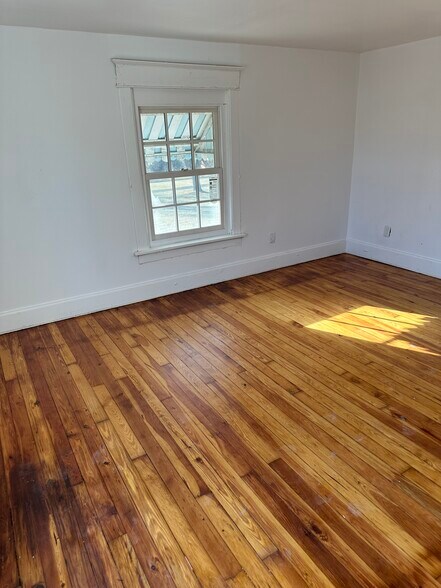 Building Photo - 1107 Wallis Ave