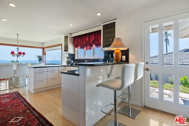 Building Photo - 1166 Las Pulgas Pl