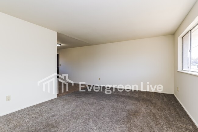 Building Photo - Currently accepting applications!