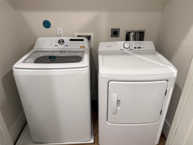 Building Photo - 5624 Bertellis Ln