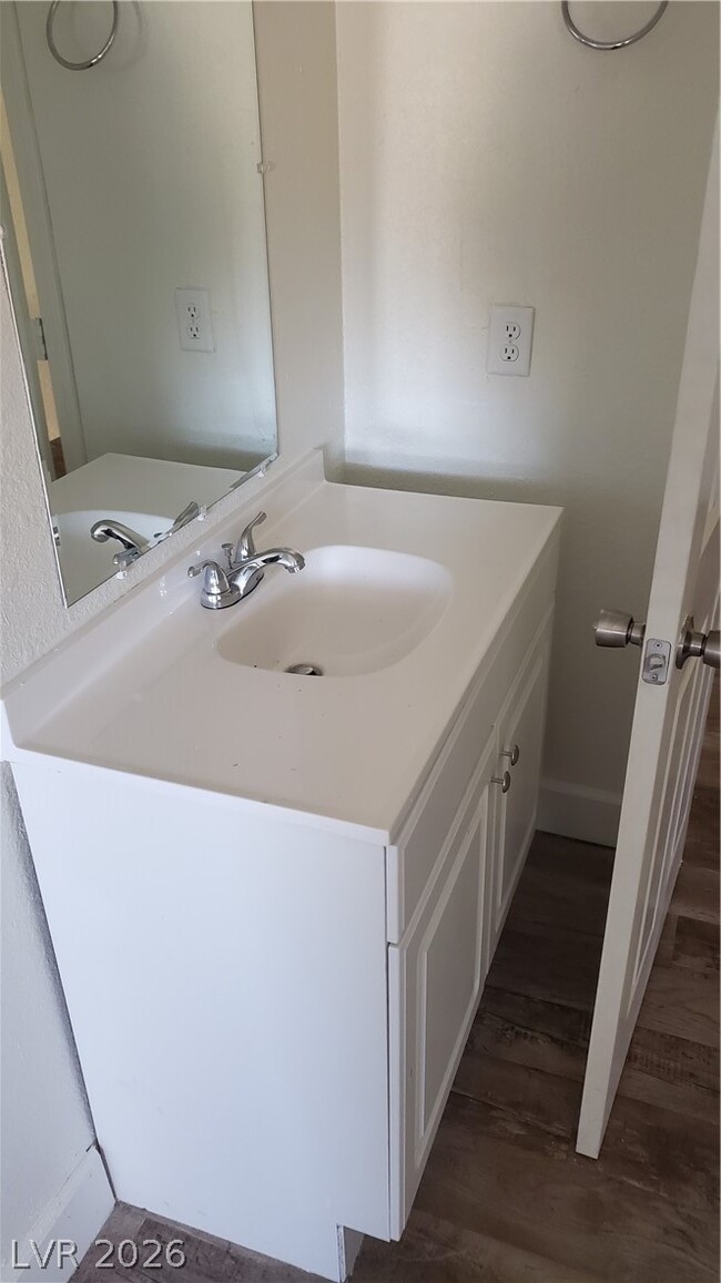 Building Photo - 5126 Golden