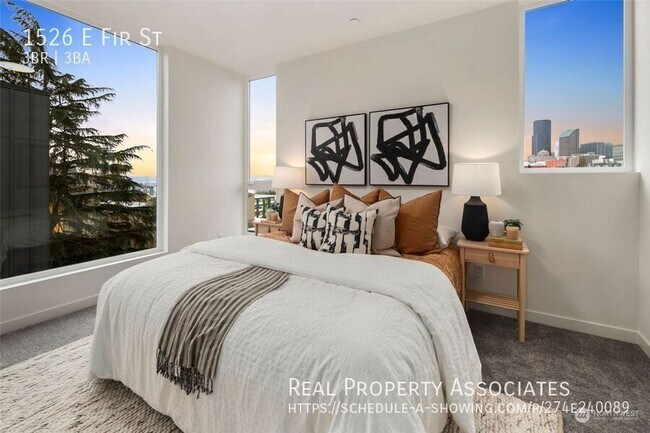 Building Photo - 1526 E Fir St