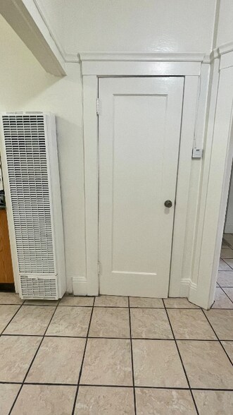 Building Photo - 566 53rd St