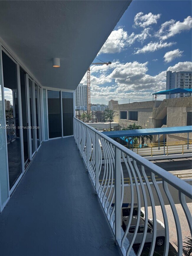 Building Photo - 7601 E Treasure Dr