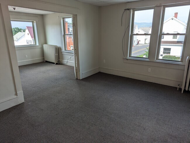 Building Photo - 220-2 Lloyd St