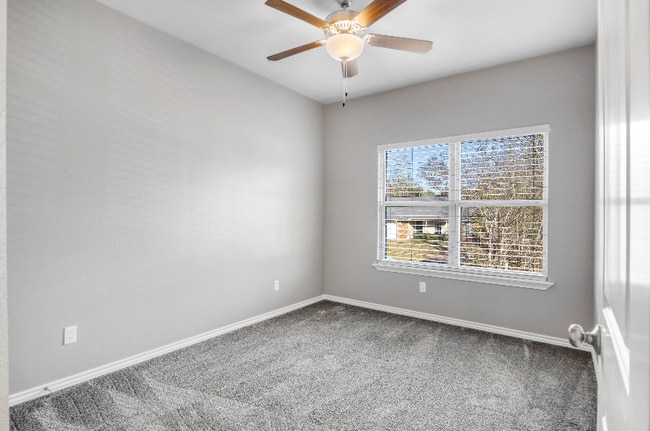 Building Photo - 16076 Echo Glen Dr