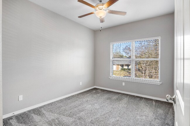 Building Photo - 16078 Echo Glen Dr