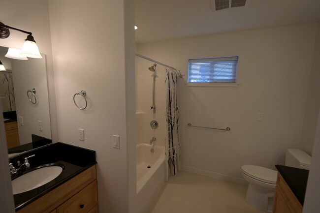 Building Photo - Modern & comfortable home in a country setting on 1 acre in Sequim