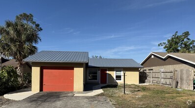 Building Photo - 2Bedroom 2 Bath Single Family Home W/1 Car...