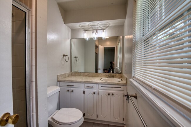 Building Photo - 301 Ellison St