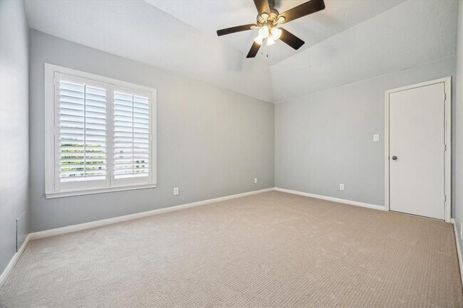 Building Photo - 15919 N Barkers Landing Rd
