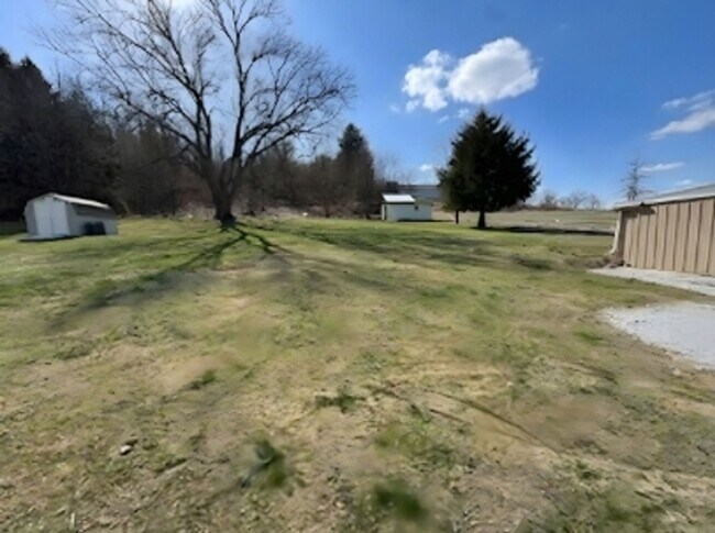 Building Photo - 16 Panorama Dr