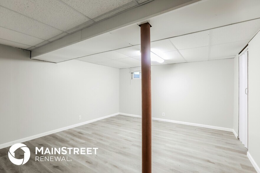 Building Photo - 9505 Newton Ave